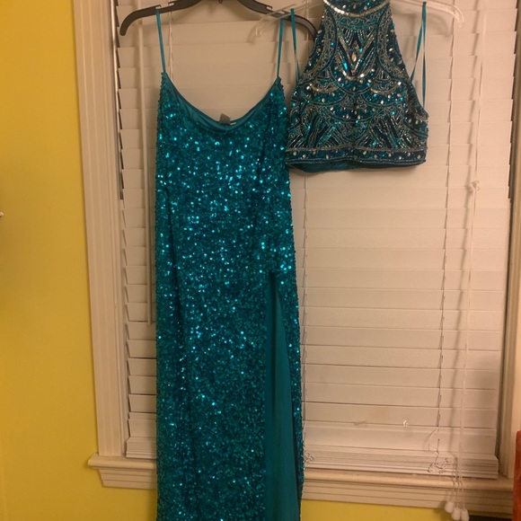 Prom dress - Picture 2 of 2